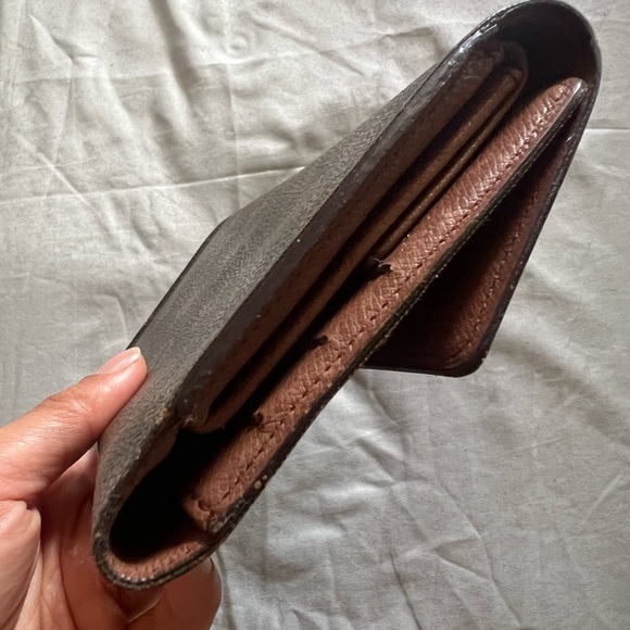 International LV wallet - Picture 3 of 7